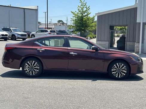Used 2024 Nissan Altima 2.5 SV FWD image 14