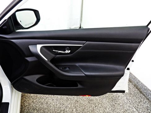 Used 2016 Nissan Altima 2.5 SL w/ Moonroof Package FWD image 11
