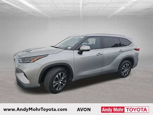 Used 2022 Toyota Highlander XLE FWD image 4