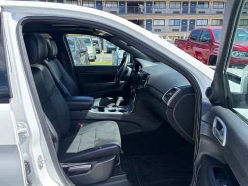 Used 2019 Jeep Grand Cherokee Altitude AWD/4WD image 26