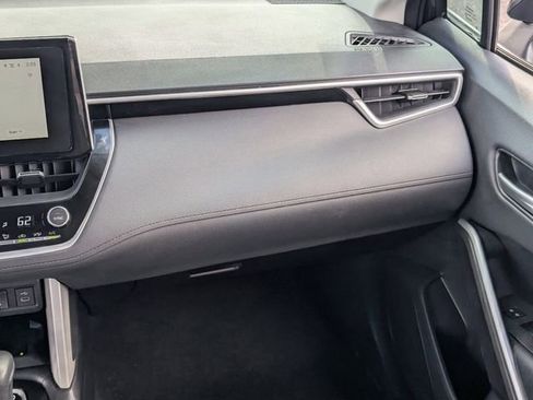 Used 2025 Toyota Corolla Cross XLE image 17