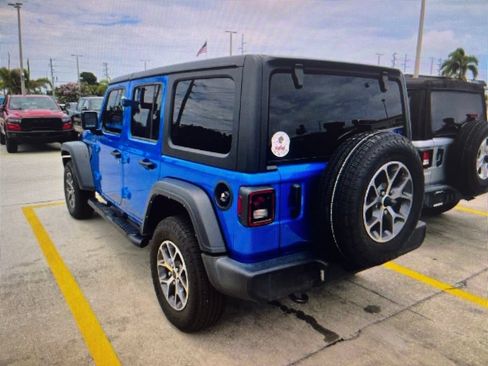 Used 2024 Jeep Wrangler Unlimited Sport AWD/4WD image 3