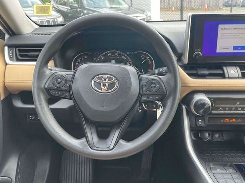 Used 2023 Toyota RAV4 LE AWD/4WD image 16