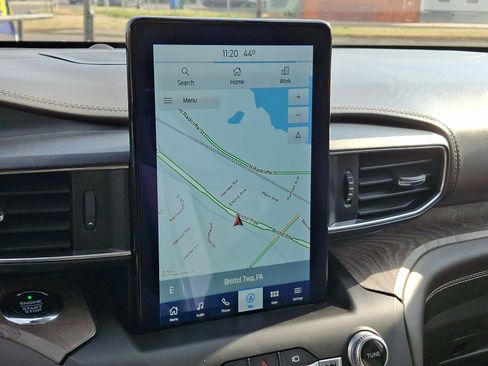 Used 2020 Ford Explorer Platinum w/ Premium Technology Package image 18