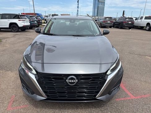 Used 2025 Nissan Altima 2.5 SV FWD image 11
