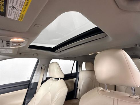 Certified 2023 Toyota Highlander XLE image 23