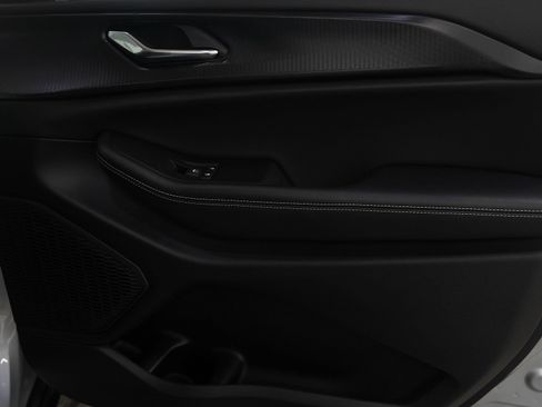 Used 2024 Jeep Grand Cherokee Altitude image 9