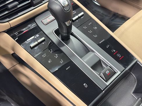 Certified 2026 Porsche Macan AWD/4WD image 28