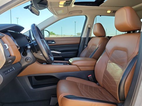 Used 2023 Nissan Pathfinder Platinum AWD/4WD image 12