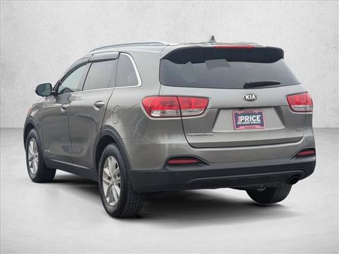 Used 2016 Kia Sorento LX w/ LX Convenience Package image 8