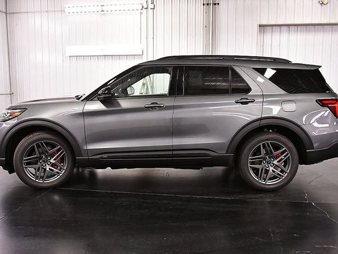 New 2026 Ford Explorer ST-Line w/ ST-Line Street Pack image 4