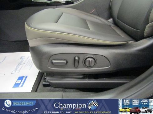 Certified 2025 Chevrolet Trax ACTIV FWD image 18