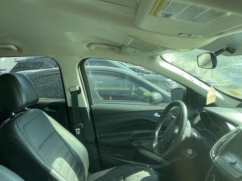 Used 2017 Ford Escape SE w/ SE Leather Comfort Package FWD image 7