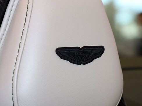 Used 2023 Aston Martin V12 Vantage Roadster RWD image 31