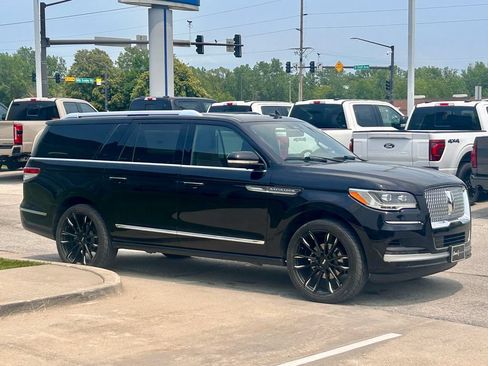 Used 2022 Lincoln Navigator L Reserve AWD/4WD image 7