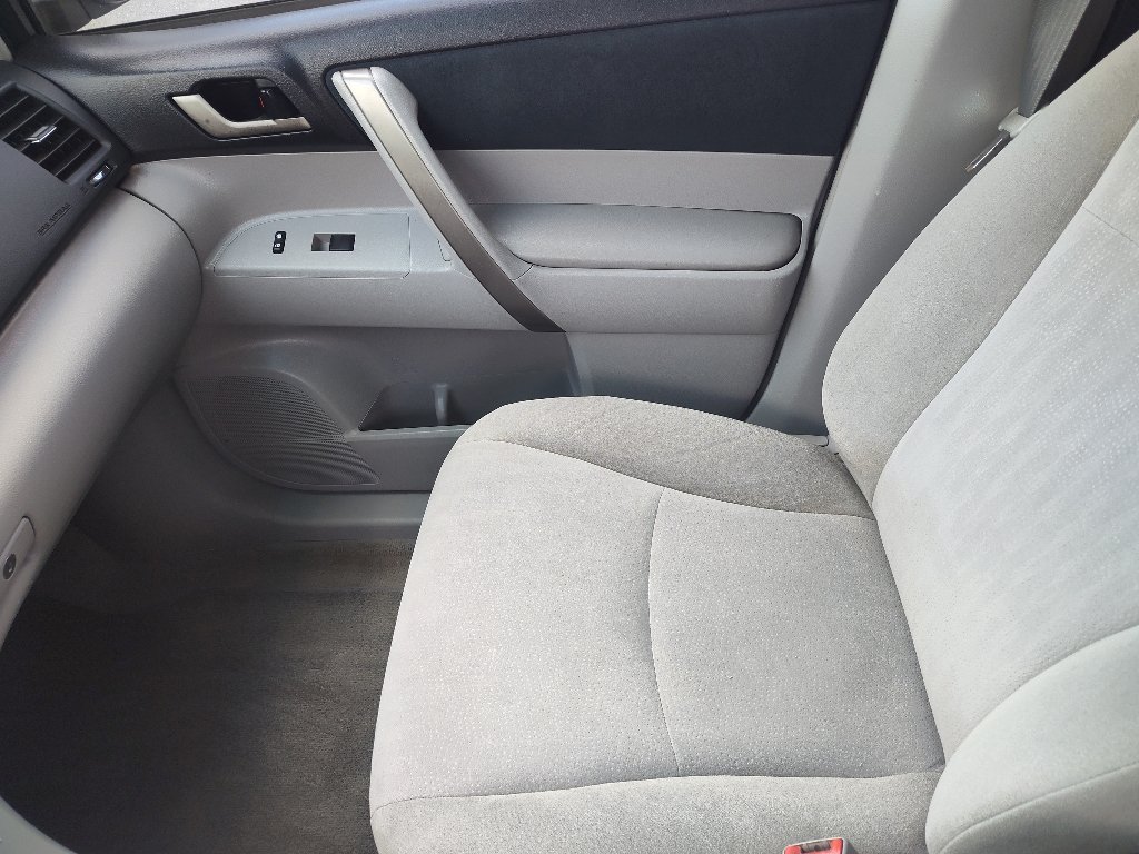 Used 2010 Toyota Highlander Sport w/ Extra Value Pkg 4 FWD image 24