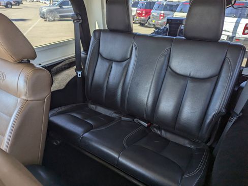 Used 2012 Jeep Wrangler Rubicon w/ Dual Top Group image 8