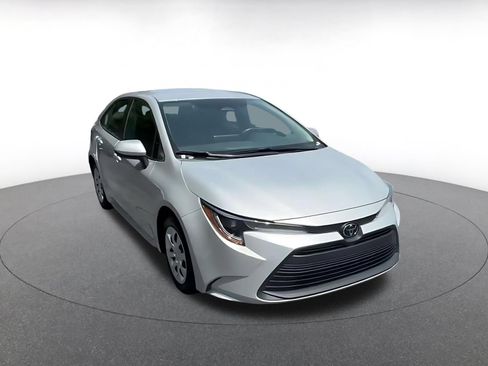 Used 2025 Toyota Corolla LE FWD image 3
