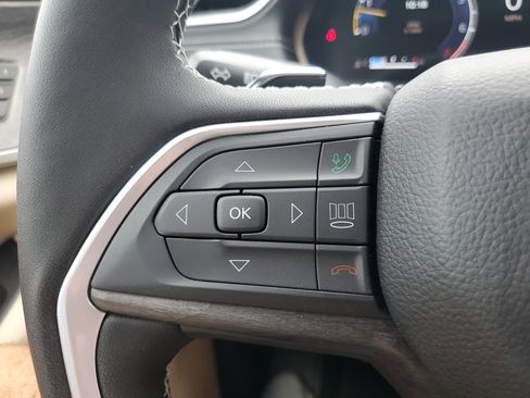 Used 2025 Jeep Grand Cherokee L Limited image 18