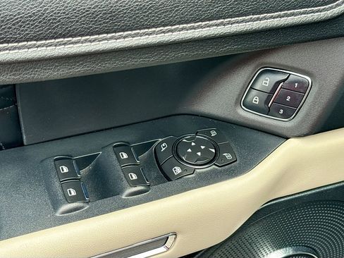 Used 2018 Ford Expedition Platinum RWD image 21