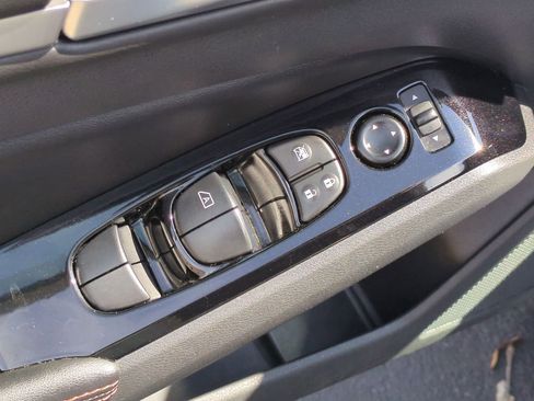 Used 2025 Nissan Altima 2.5 SR AWD/4WD image 13