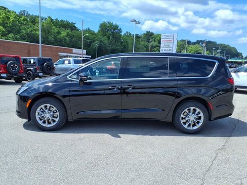New 2027 Chrysler Pacifica Select AWD/4WD image 7