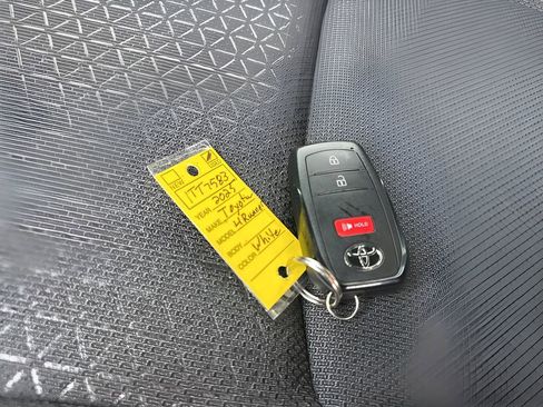 Used 2025 Toyota 4Runner SR5 image 33