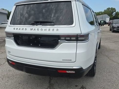 Used 2024 Jeep Grand Wagoneer L Series III AWD/4WD image 4