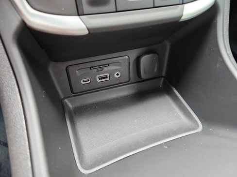 Used 2022 GMC Terrain SLT w/ Infotainment Package II AWD/4WD image 23