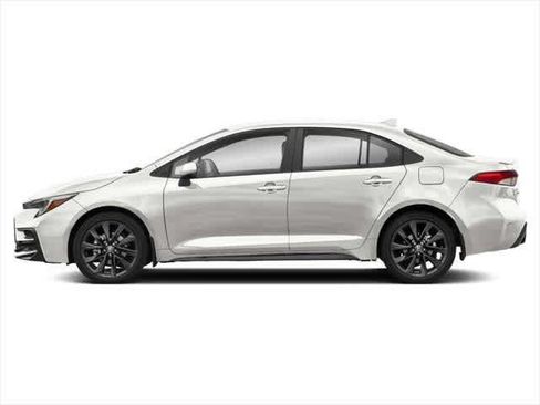 Used 2023 Toyota Corolla SE FWD image 3