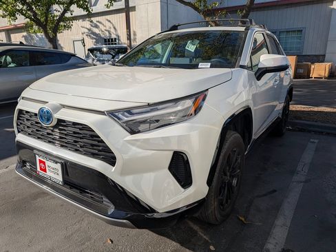Used 2022 Toyota RAV4 SE w/ Convenience Package AWD/4WD image 7