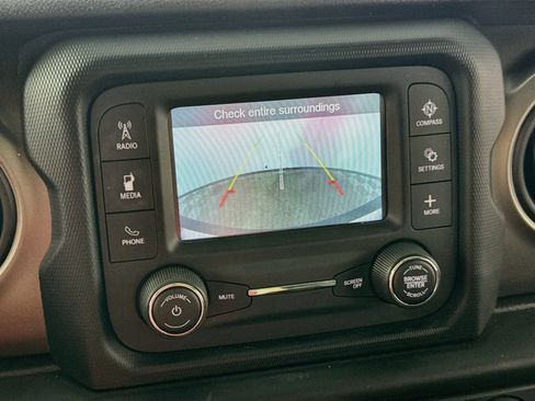 Used 2018 Jeep Wrangler Unlimited Sport S AWD/4WD image 2
