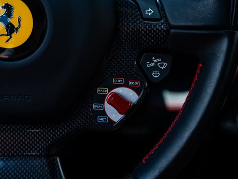 Used 2014 Ferrari 458 Italia Coupe RWD image 38