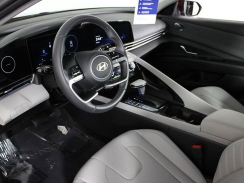 Certified 2025 Hyundai Elantra Limited image 17