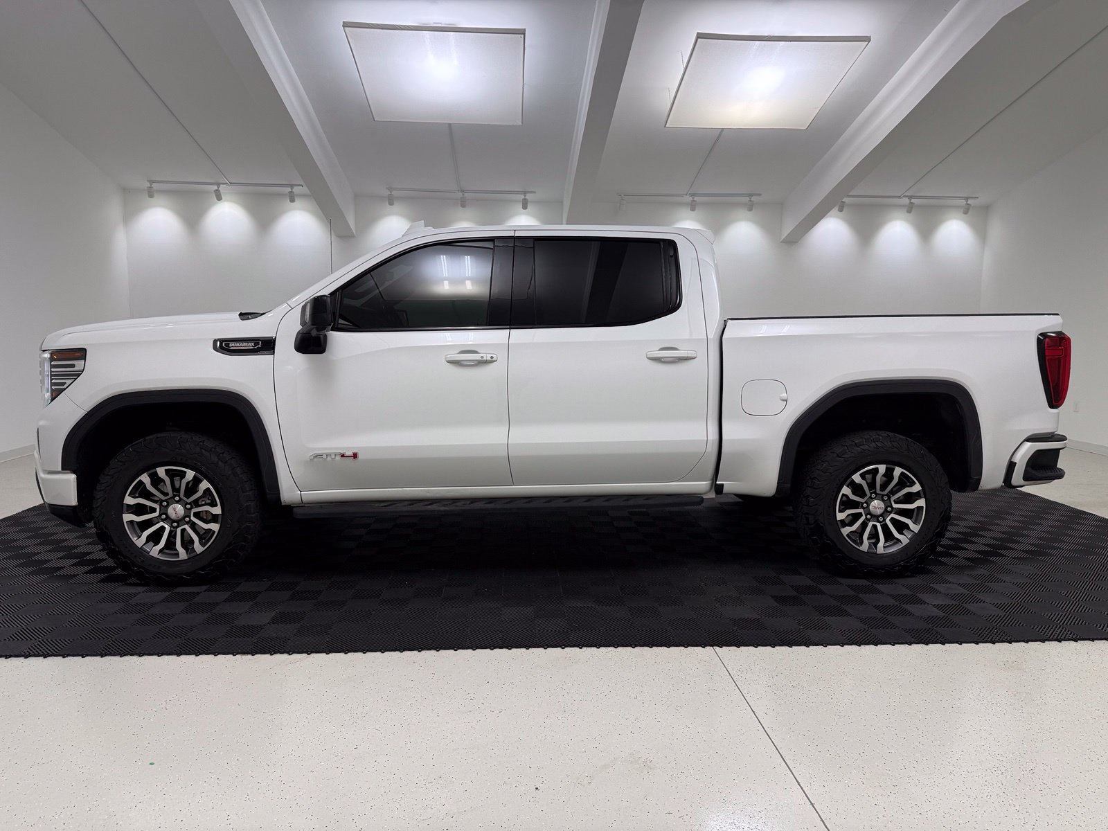 Used 2022 GMC Sierra 1500 AT4 w/ AT4 Premium Package AWD/4WD image 4