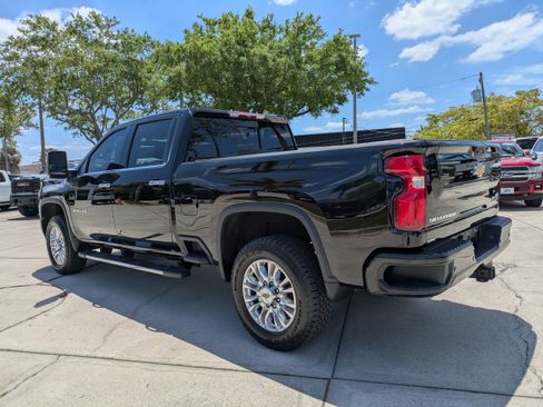 Used 2023 Chevrolet Silverado 2500 High Country AWD/4WD image 6
