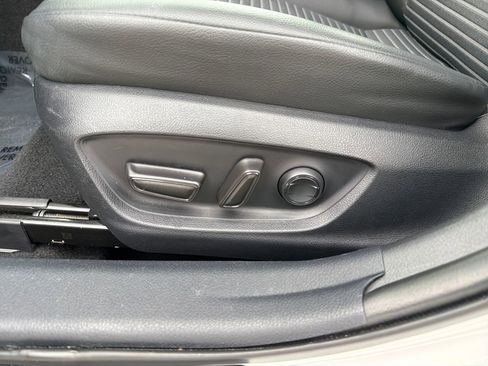 Used 2022 Toyota Camry SE w/ Convenience Package FWD image 15