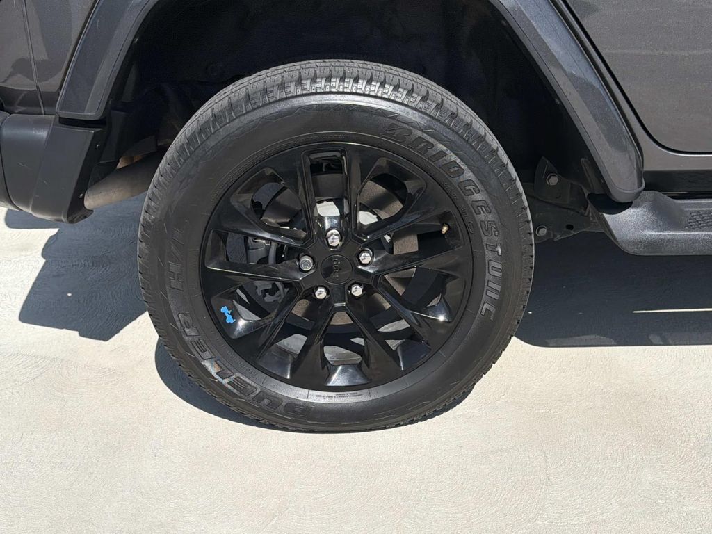 Used 2023 Jeep Wrangler Unlimited Sahara AWD/4WD image 10