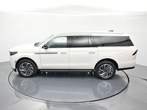 New 2026 Lincoln Navigator L Premier AWD/4WD image 36