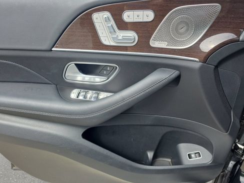 Certified 2025 Mercedes-Benz GLS 450 4MATIC image 26