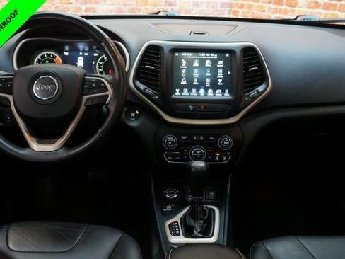 Used 2018 Jeep Cherokee Limited image 11