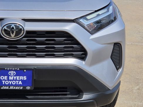 Used 2025 Toyota RAV4 XLE FWD image 4