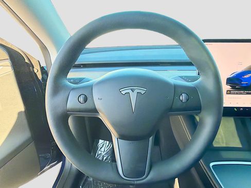 Used 2023 Tesla Model Y Long Range image 36