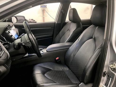 Used 2019 Toyota Camry XSE image 25