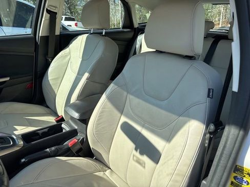Used 2015 Ford Focus Titanium image 9