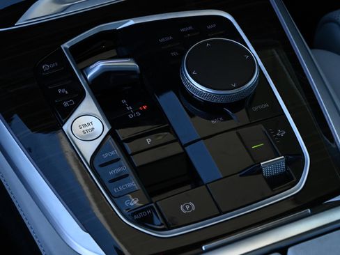 Certified 2024 BMW X5 xDrive50e w/ Premium Package image 22