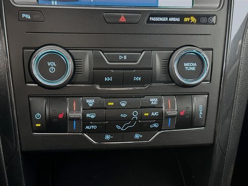 Used 2019 Ford Explorer XLT w/ Equipment Group 202A image 16