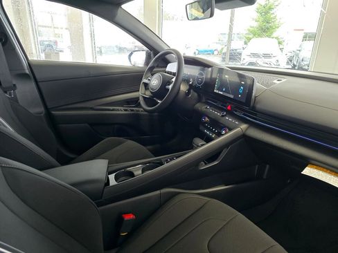 New 2025 Hyundai Elantra SEL image 27