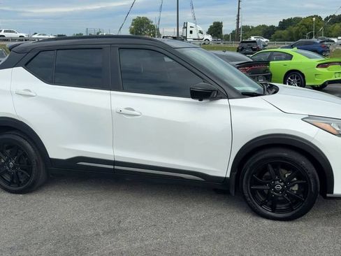 Used 2023 Nissan Kicks SR w/ SR Premium Package FWD image 8