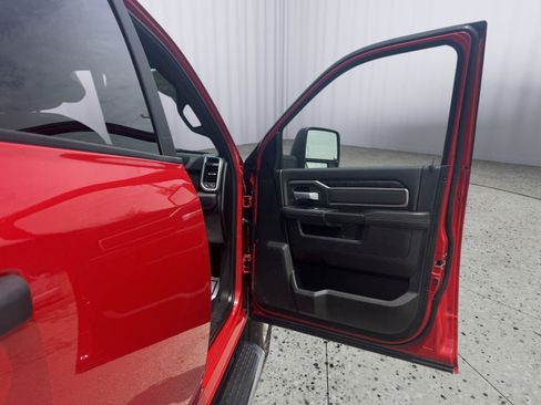 Used 2024 RAM 2500 Big Horn AWD/4WD image 38